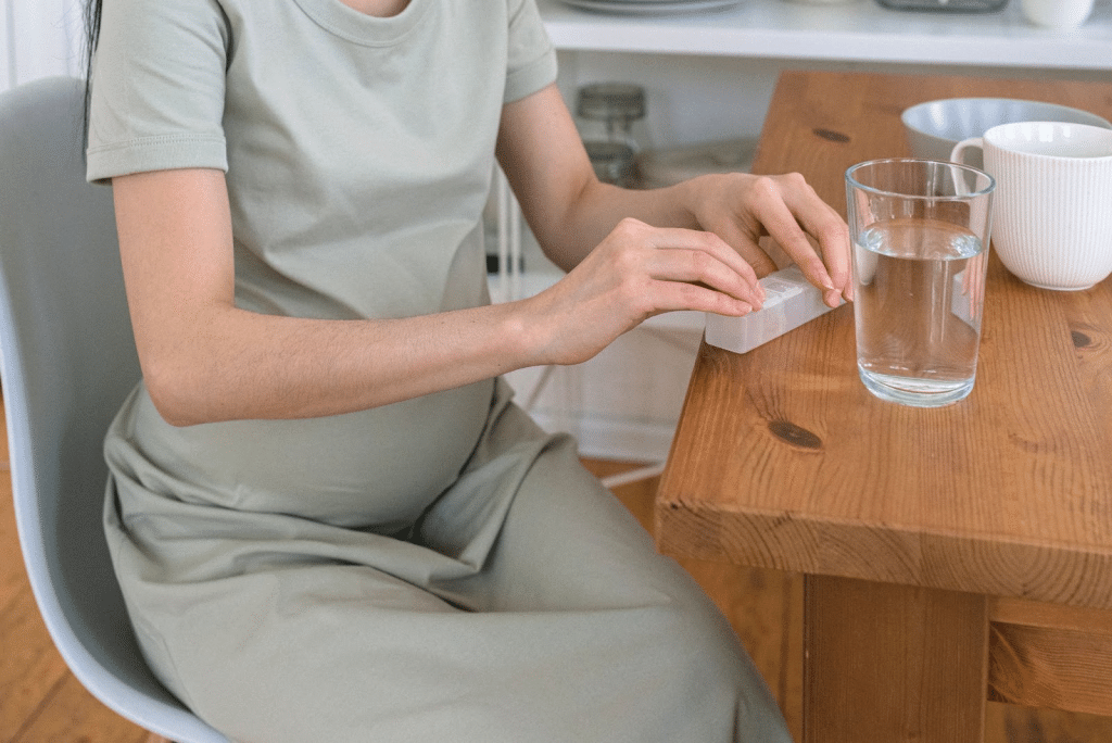 a woman taking her pills resulting to percocet addiction