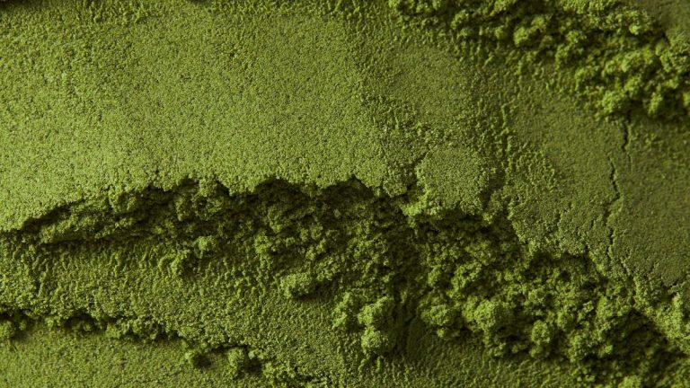 does kratom get you high